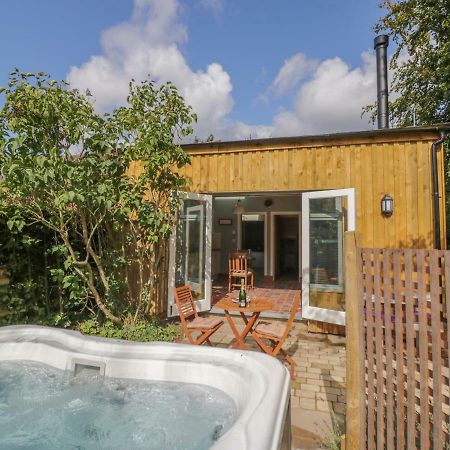 Hen House View Villa รูจลีย์ ภายนอก รูปภาพ