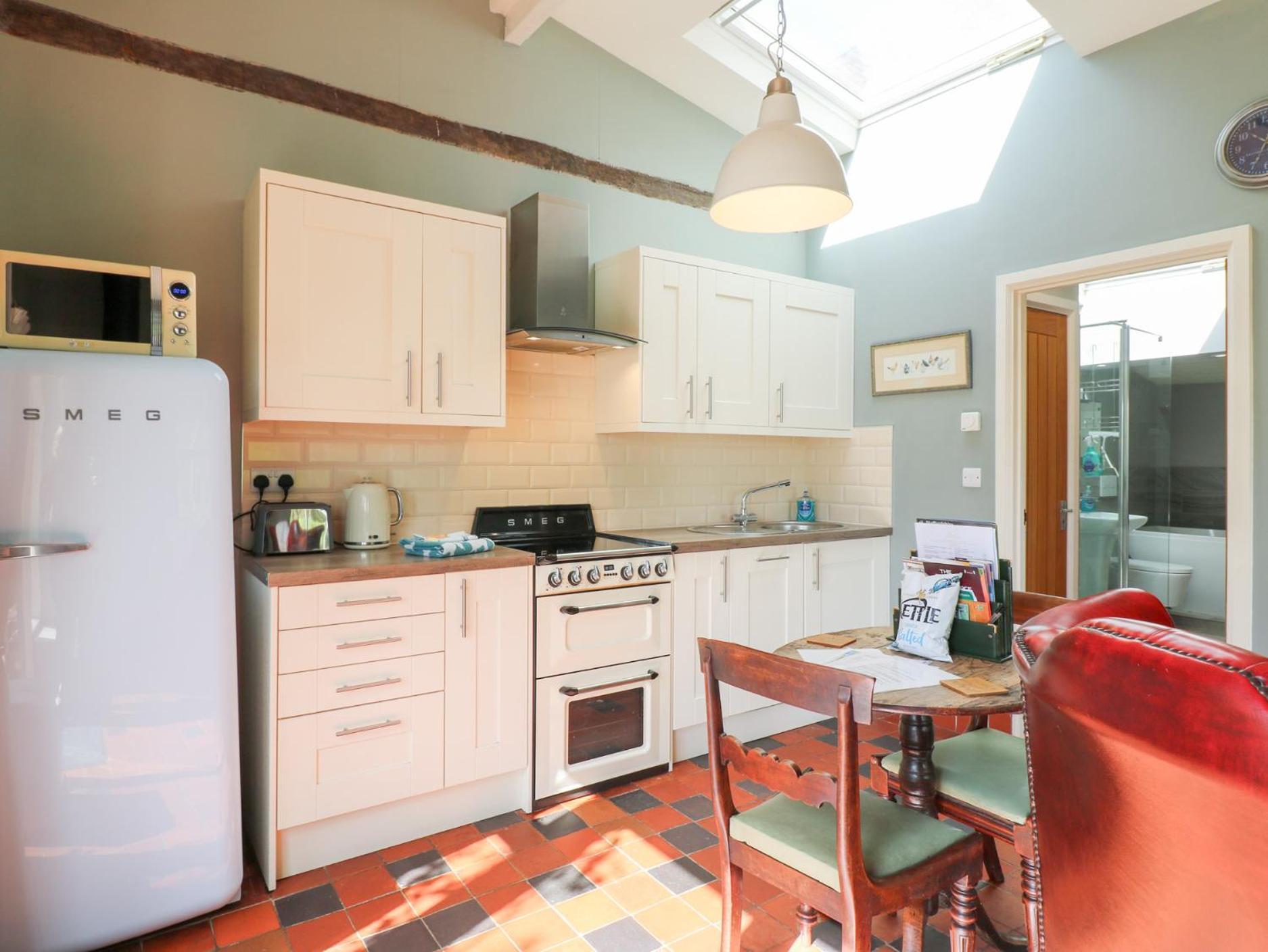 Hen House View Villa รูจลีย์ ภายนอก รูปภาพ