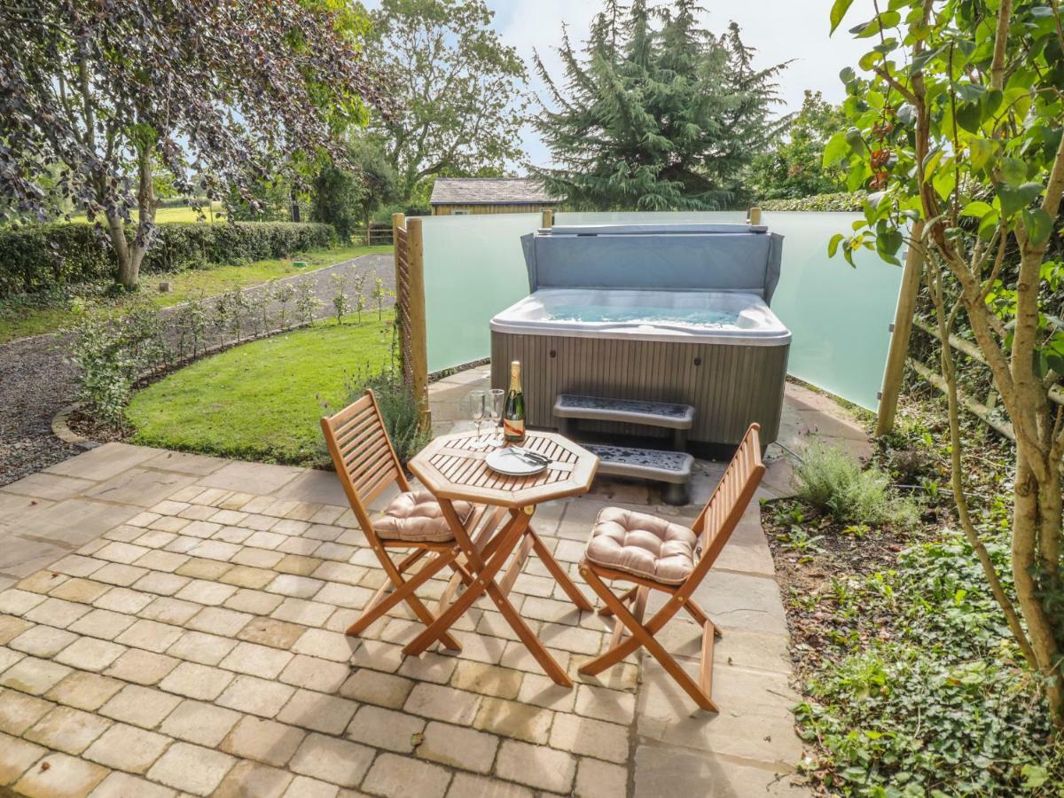 Hen House View Villa รูจลีย์ ภายนอก รูปภาพ
